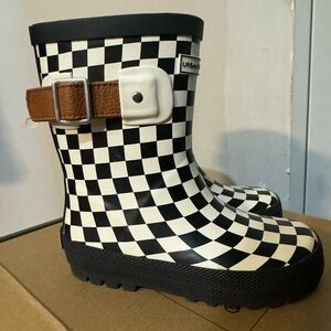Brand: Urban Pine. Rain boot. Excellent condition. 8c